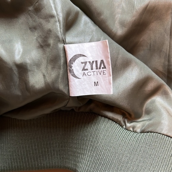 ZYIA | Cozy Sherpa Vest with Hood and Pockets - Picture 8 of 9